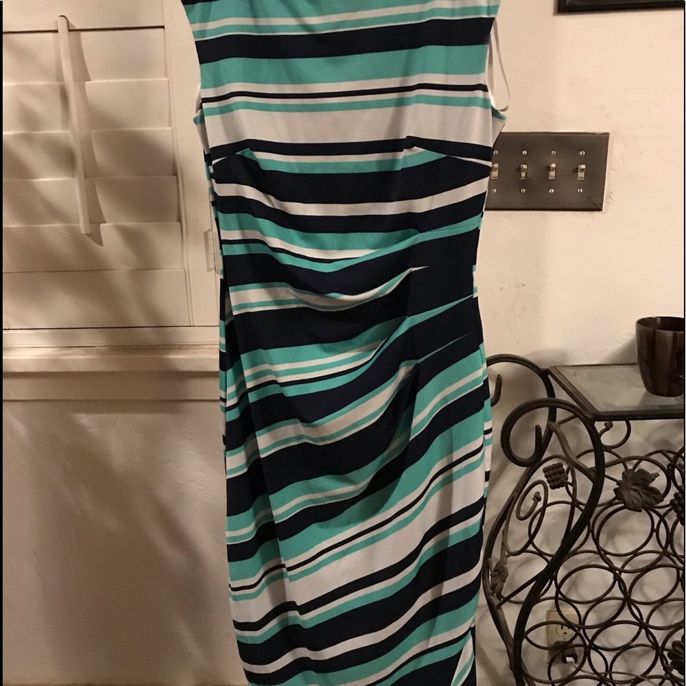 Knee length Dress - Picture 3 of 3